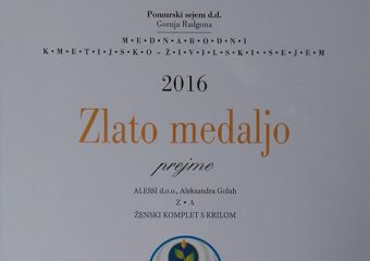 2016 – Ženski komplet s krilom